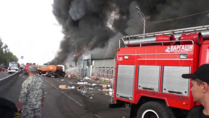 В Алматы произошел пожар на "барахолке"