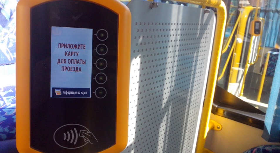 Внедрить безналичную оплату в общественном транспорте пока не получается в Павлодаре