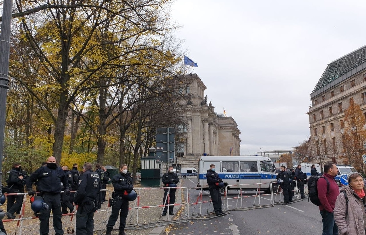 Вторая за неделю акция противников карантинных мер проходит в Берлине