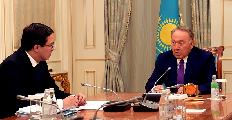 Назарбаев заявил о необходимости более тщательного регулирования банковского сектора 