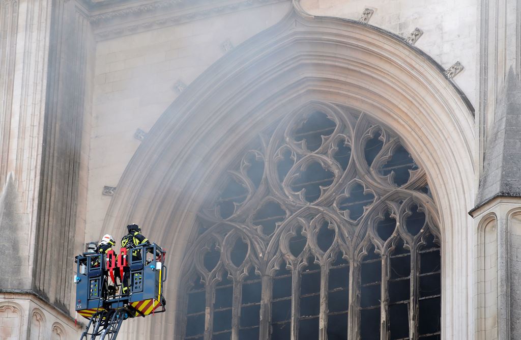 В Нанте взят под стражу подозреваемый в причастности к поджогу собора XV века
