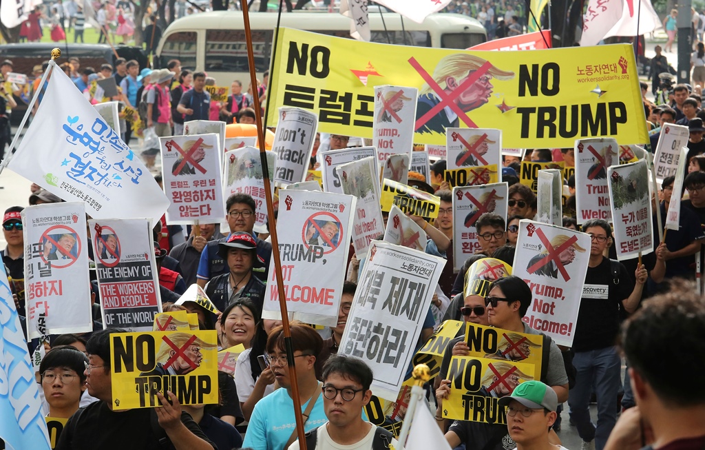 В Сеуле в связи с визитом Дональда Трампа прошли демонстрации 