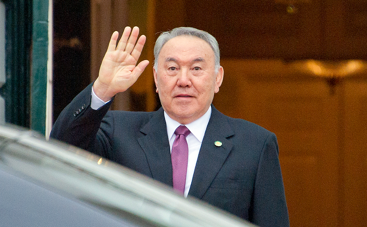 Нурсултан Назарбаев поздравил казахстанцев с Днем единства народа Казахстана