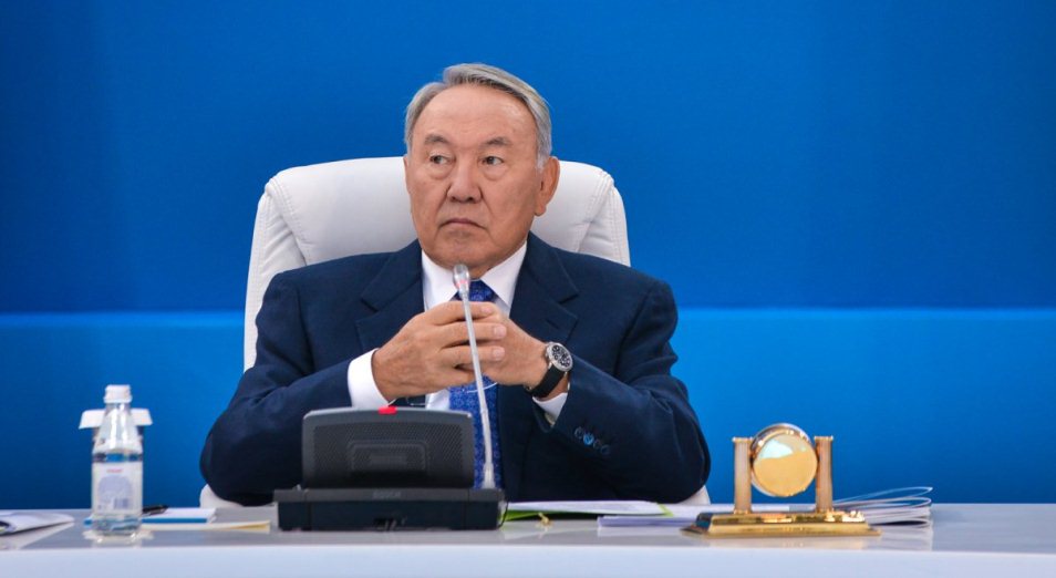 Эксперты выразили свое мнение о сложении полномочий Назарбаевым