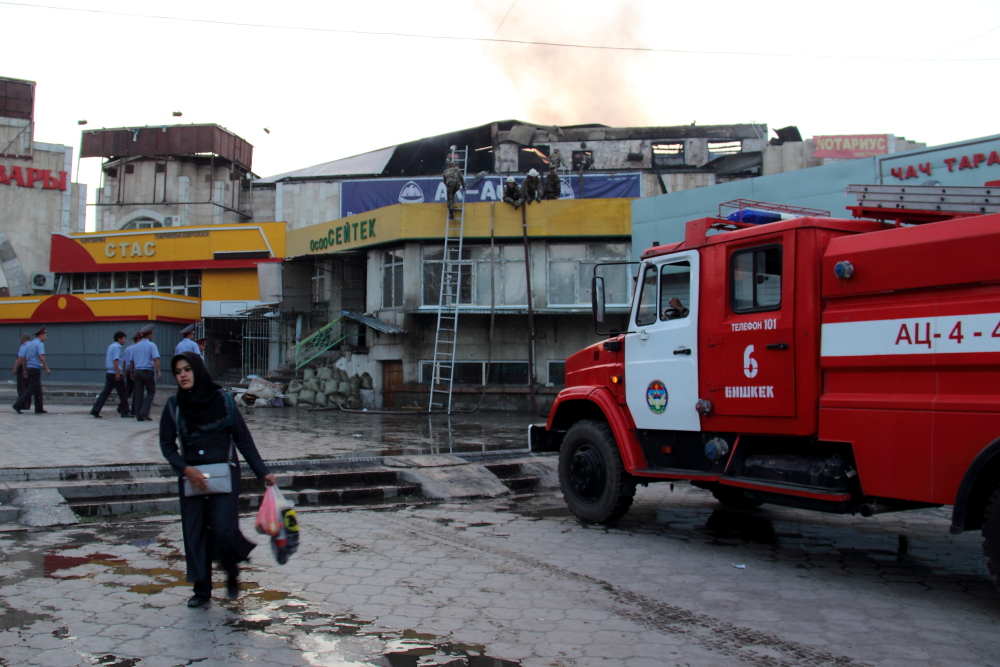 Пожар на крупнейшем рынке в Кыргызстане потушен