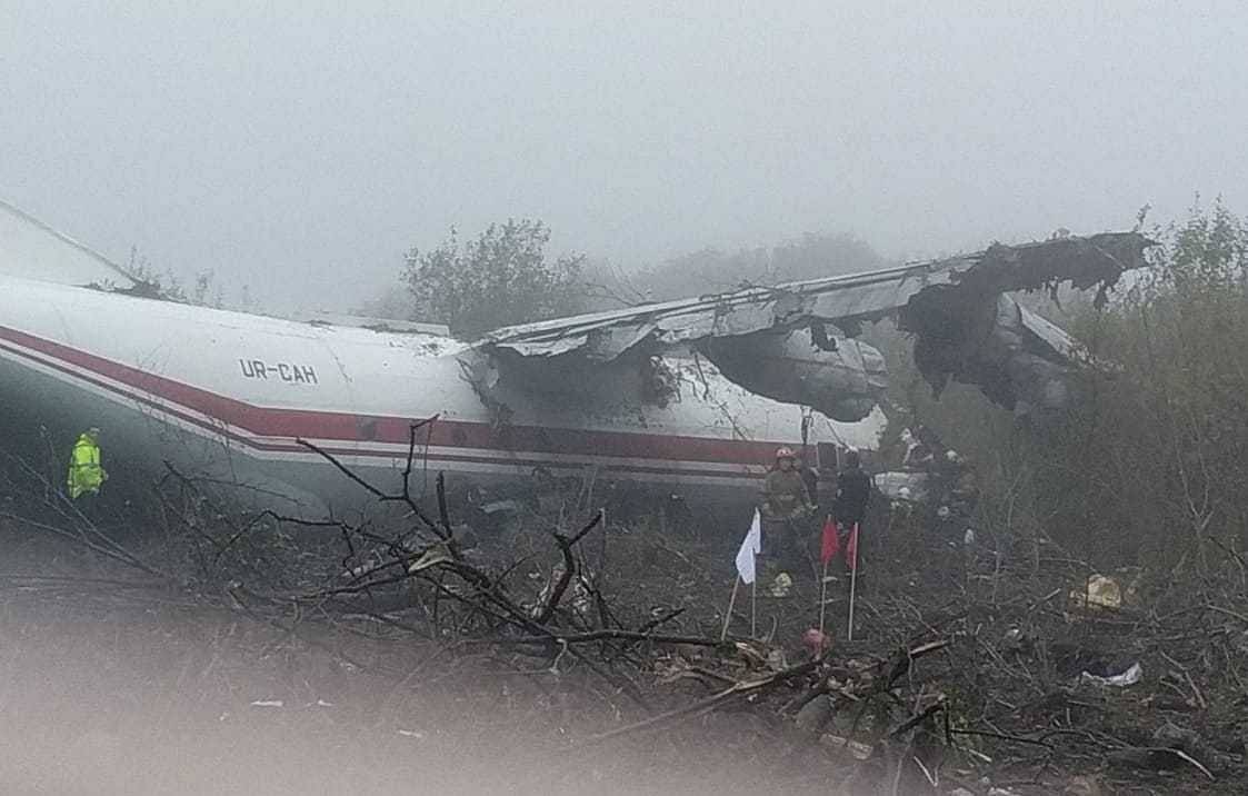 В результате аварийной посадки Ан-12 подо Львовом погибли три человека