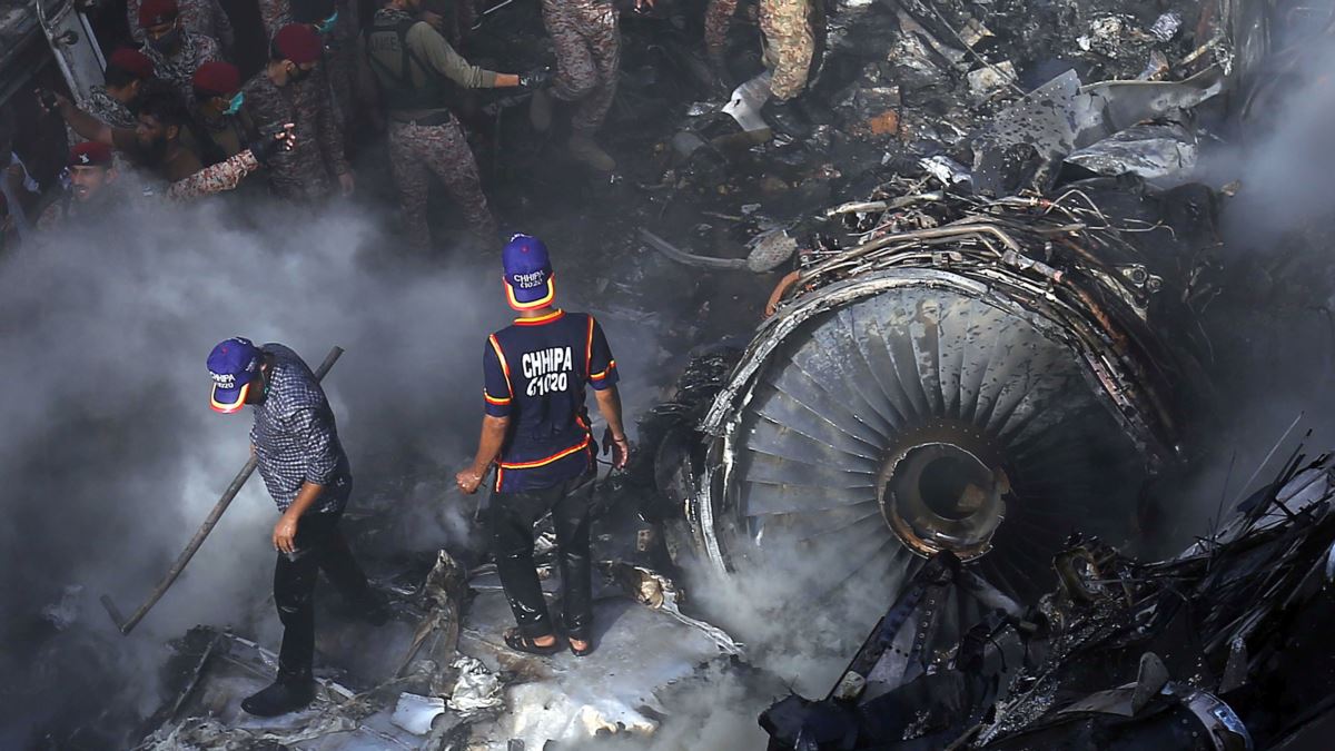 Президент Казахстана соболезнует в связи с многочисленными жертвами авиакатастрофы в Пакистане