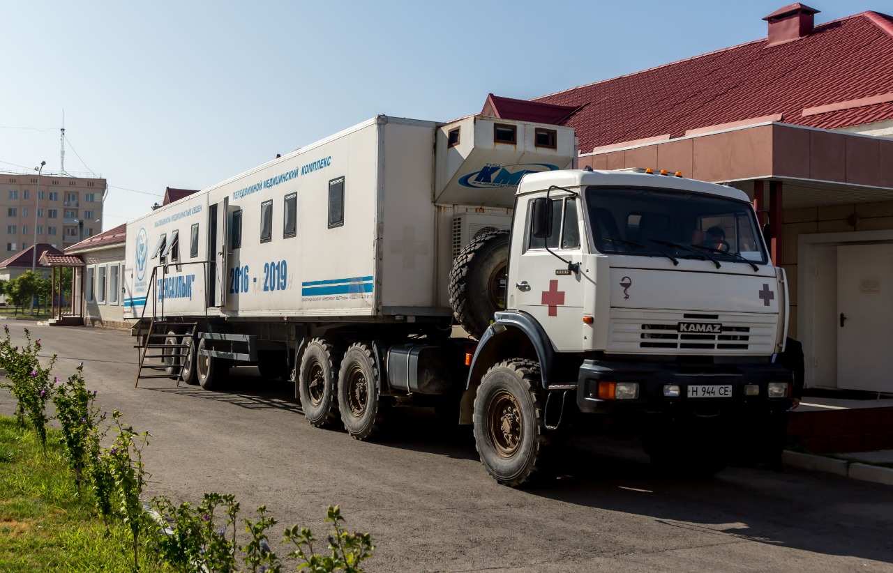 «Мобильные поликлиники» выехали в отдаленные районы Жамбылской области
