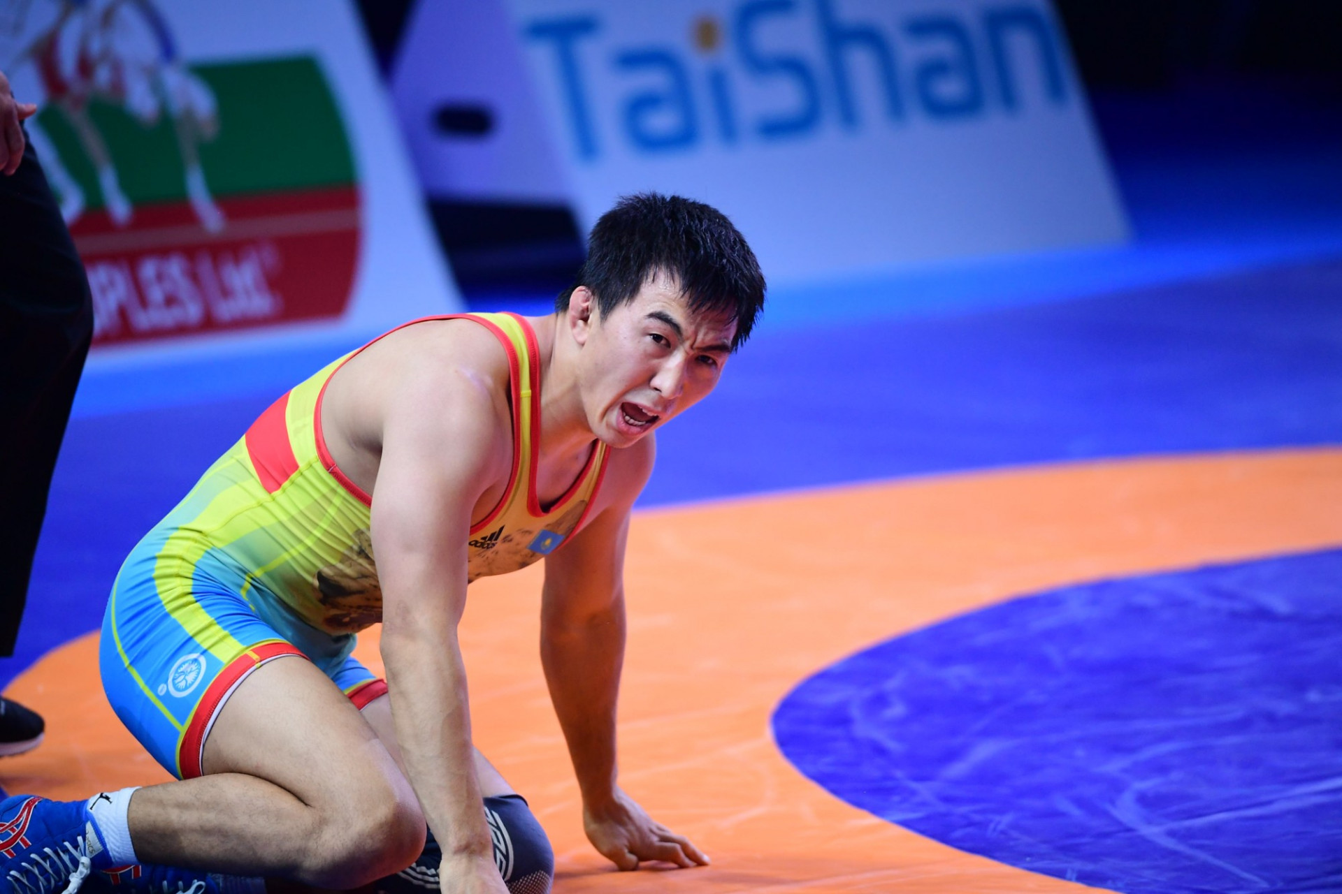 Два казахстанца вышли в финал чемпионата Азии по вольной борьбе