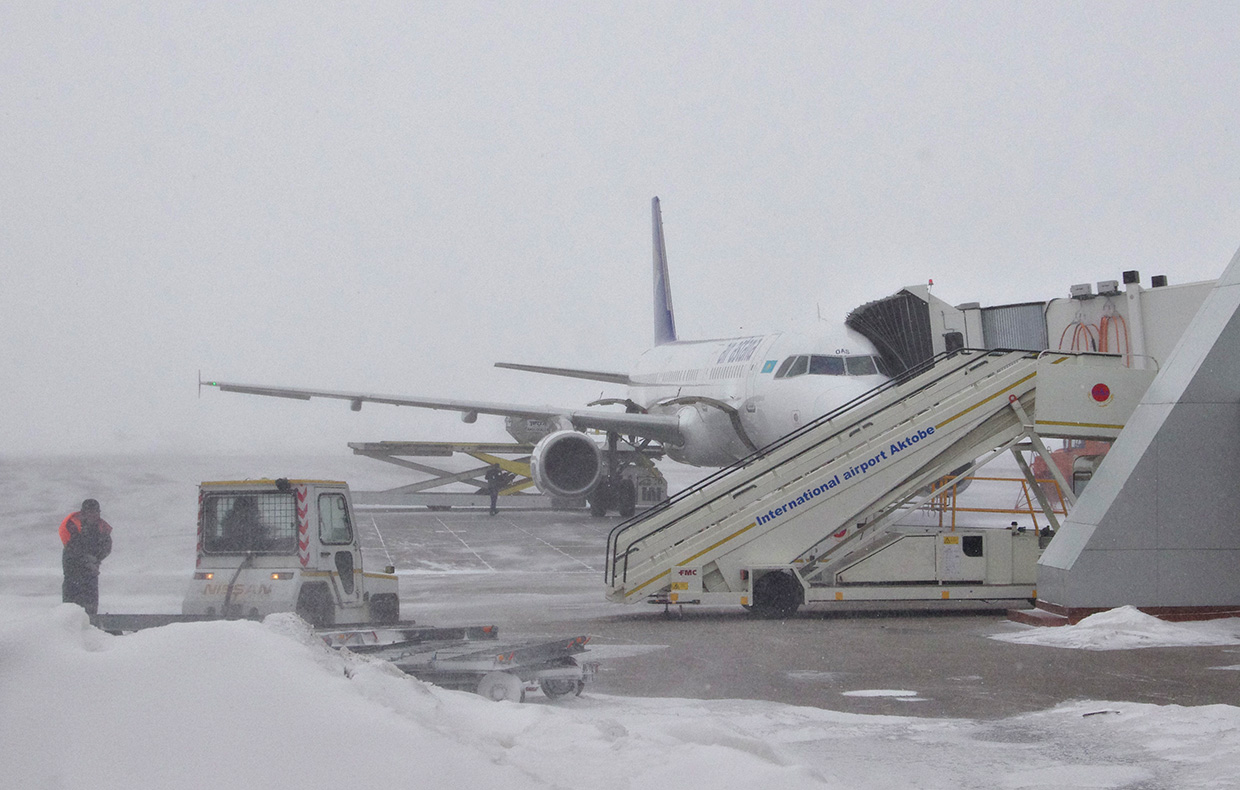 Снегопад нарушил график работы аэропорта Актау