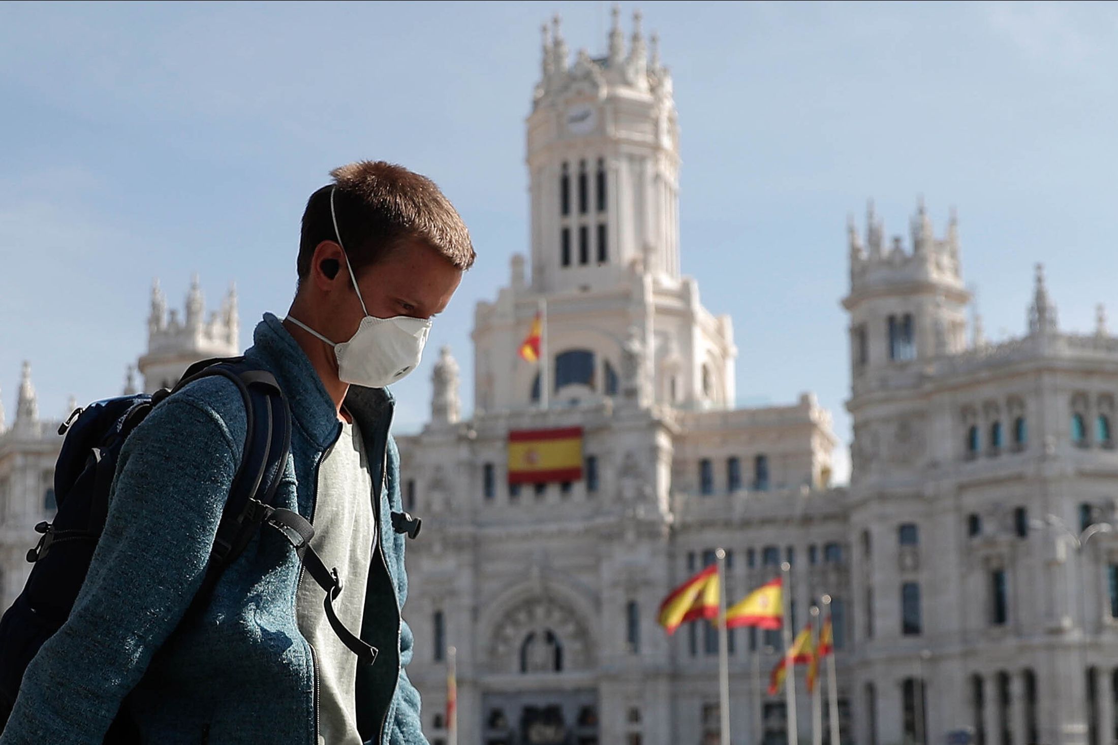 Кабмин Испании одобрил введение режима повышенной готовности из-за пандемии