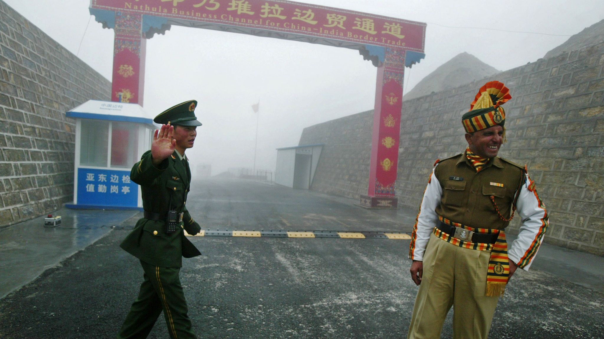Индия и Китай укрепляют спорный участок границы, где произошли столкновения военных