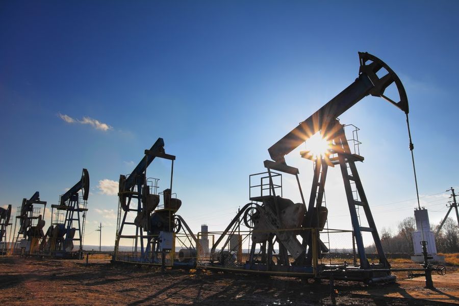 Нефть возобновила рост в ожидании данных о запасах в США