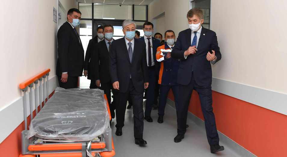 Касым-Жомарт Токаев посетил модульную инфекционную больницу в Нур-Султане