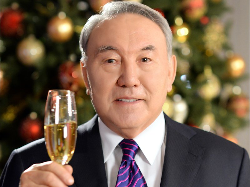 Нурсултан Назарбаев поздравил казахстанцев с Новым годом