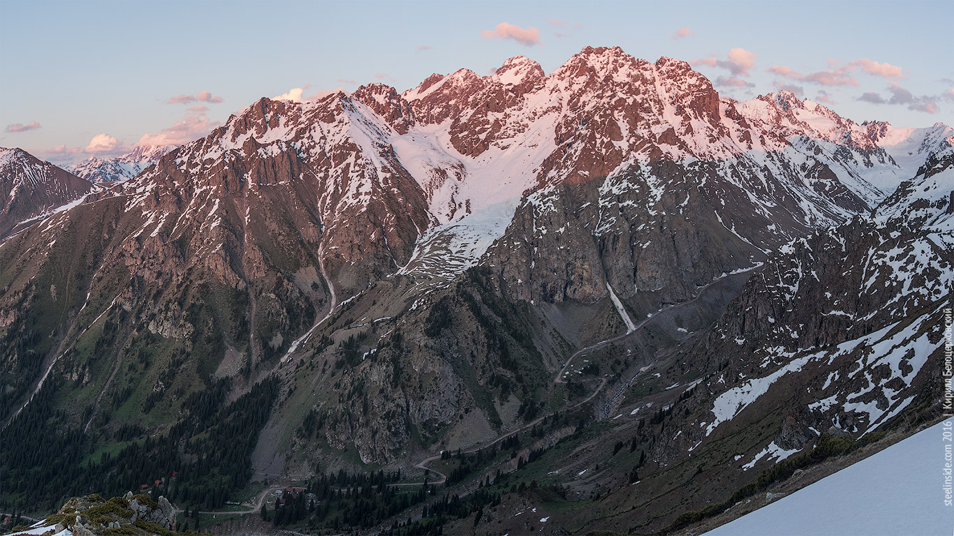 В горах близ Алматы спасли российскую альпинистку