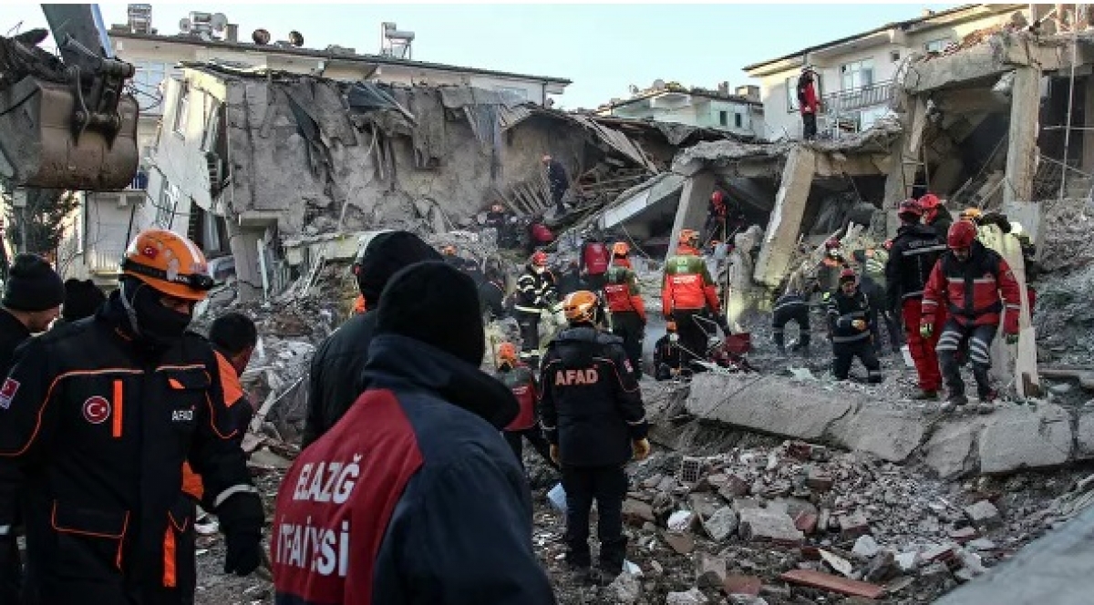 Число жертв землетрясения в Турции возросло до девяти человек