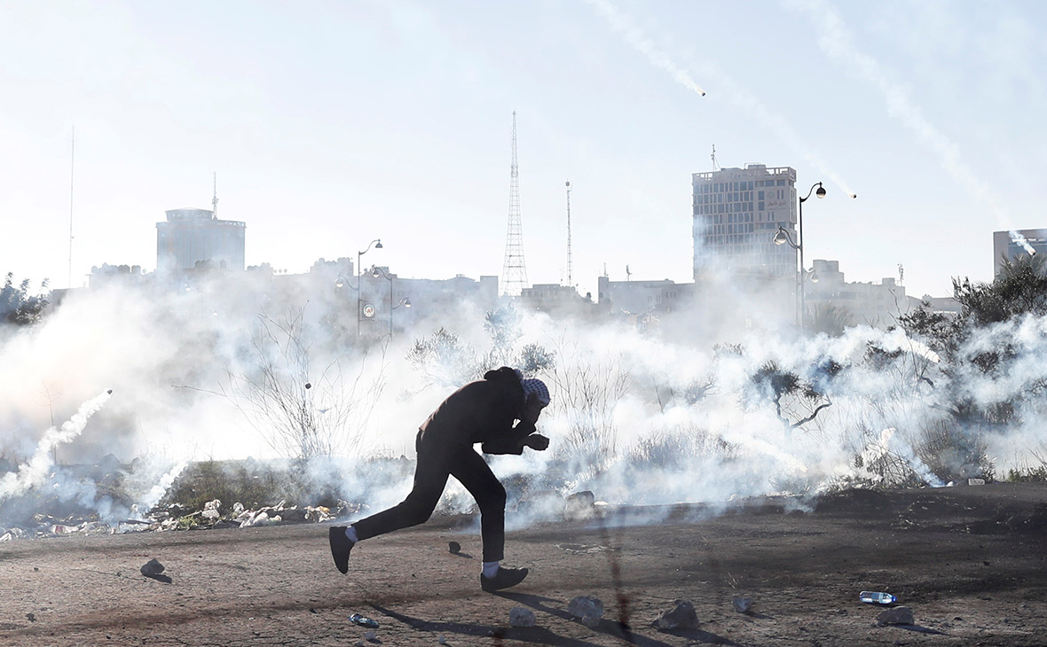 Пять палестинцев погибли и 60 ранены в столкновениях с израильскими военными на границе сектора Газа