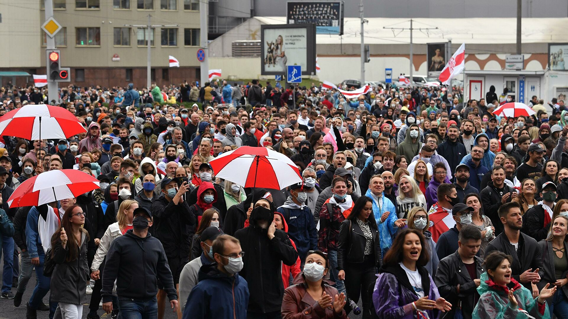 Свыше 100 тысяч протестующих вышли на улицы Минска