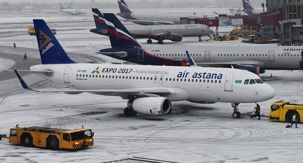 Десятки рейсов задержаны и отменены в аэропортах Казахстана из-за метели и снегопада
