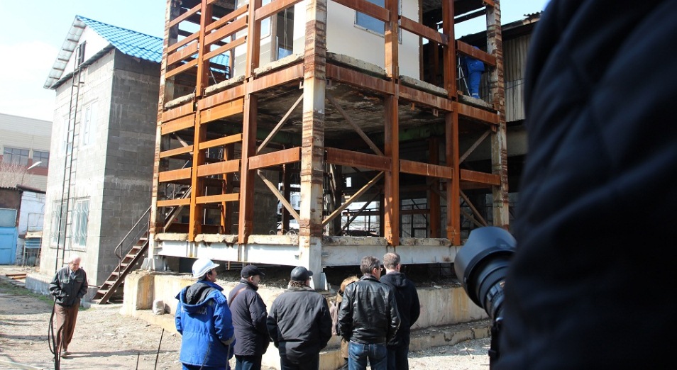  В Алматы могут снести 900 несейсмостойких зданий
