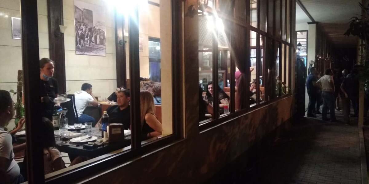 Два кафе принимали ночью посетителей в Алматы