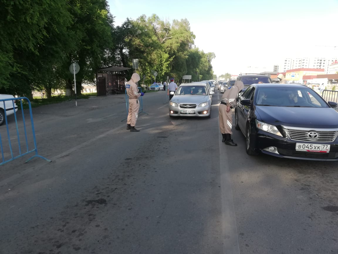 В Алматы вдвое увеличили количество полицейских на блокпостах 