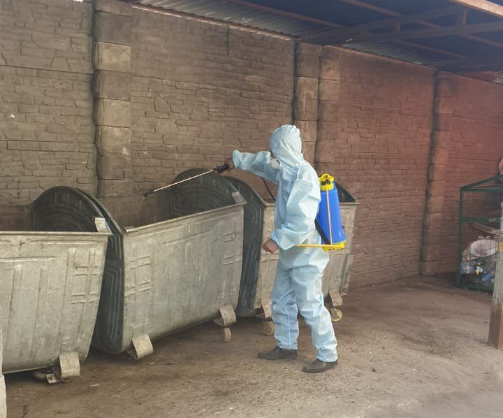 В Алматы дезинфицируют мусорные контейнеры для защиты населения от коронавируса