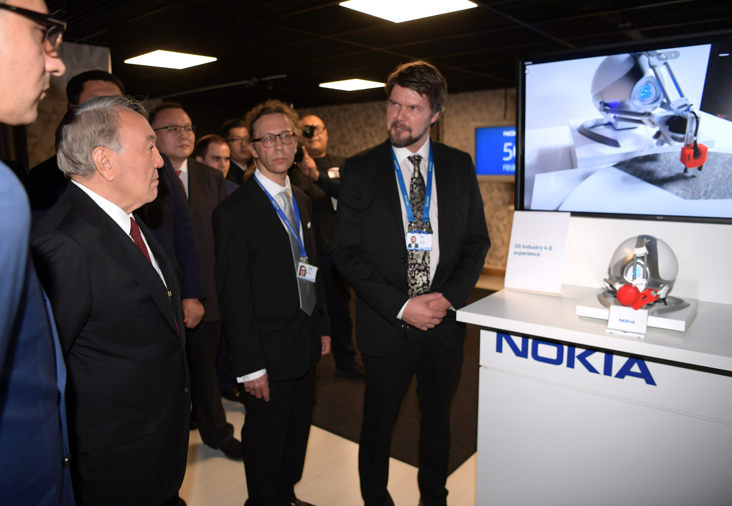 Нурсултан Назарбаев посетил презентационную площадку компании Nokia