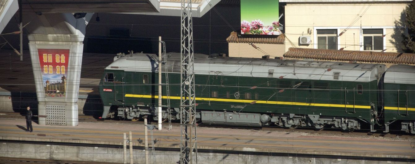 Пуленепробиваемый поезд лидера КНДР прибыл в Китай