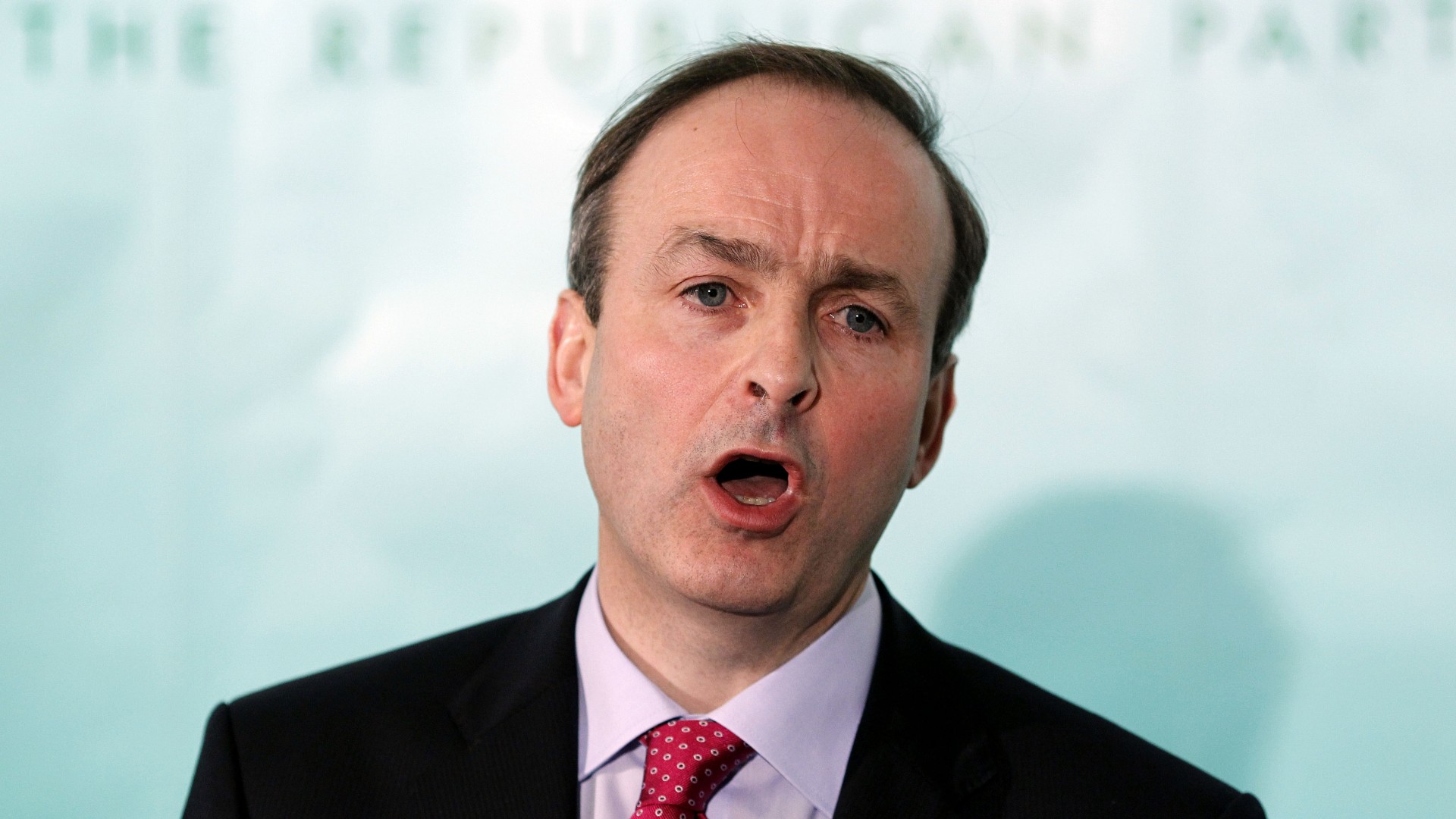 Премьер Ирландии прерывает парламентские каникулы после нарушения рядом депутатов карантинных мер
