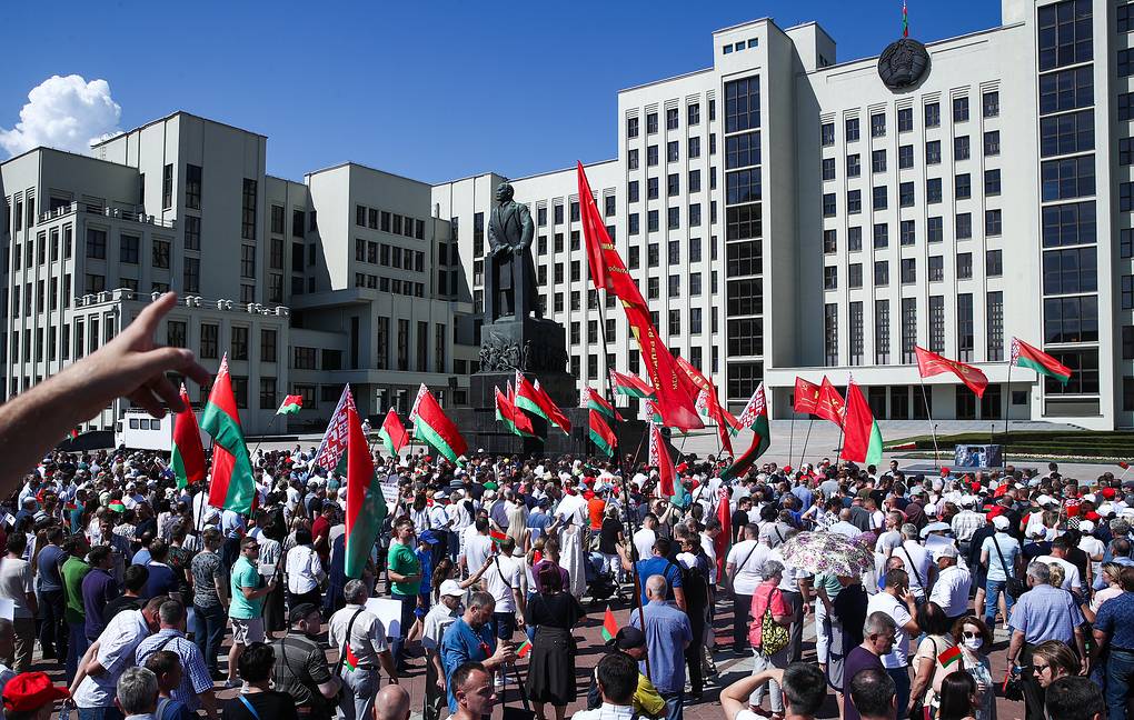 В Минске проходит митинг в поддержку Лукашенко