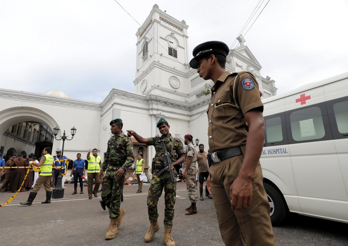 По подозрению в причастности к терактам на Шри-Ланке задержаны семь человек 