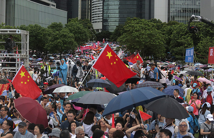 Пекин сменил главу канцелярии центрального правительства Китая в Гонконге