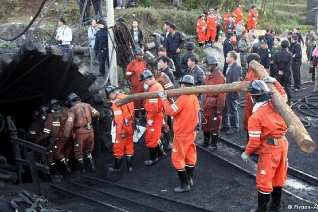 Восемь человек погибли в результате аварии на угольной шахте в Китае