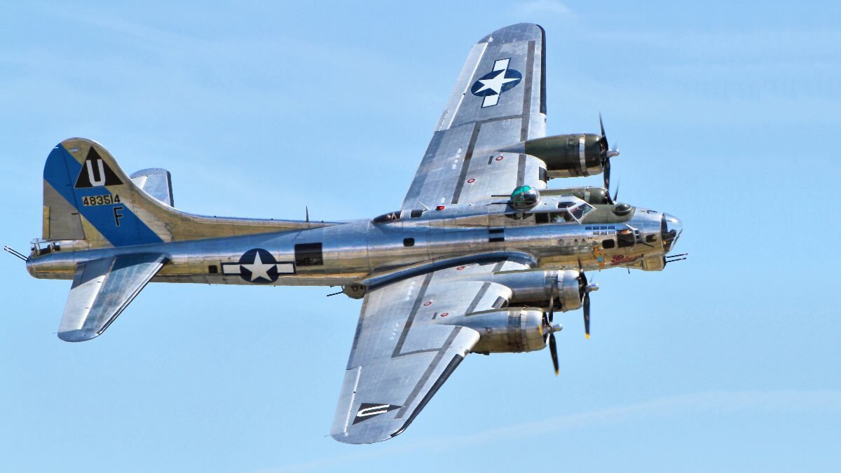 В США разбился бомбардировщик B-17 времен Второй мировой войны