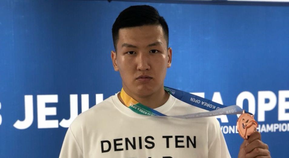 Знаменосец сборной Казахстана в Рио стал бронзовым призёром Азиады