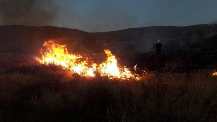 В ВКО тушат степные пожары общей площадью 100 га