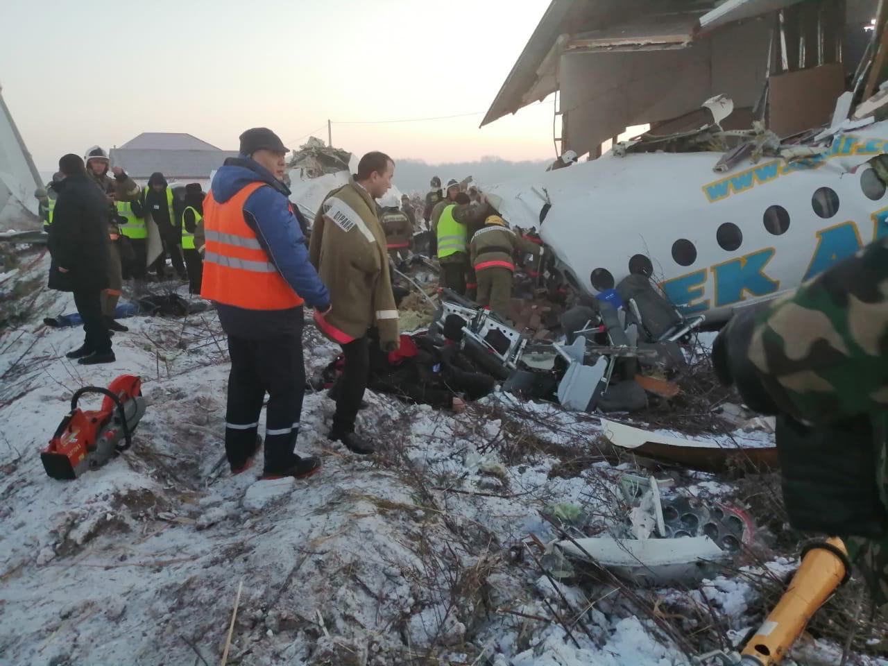По уточненным данным, в авиакатастрофе под Алматы погибло 12 человек, пострадали 49 – КЧС МВД Казахстана
