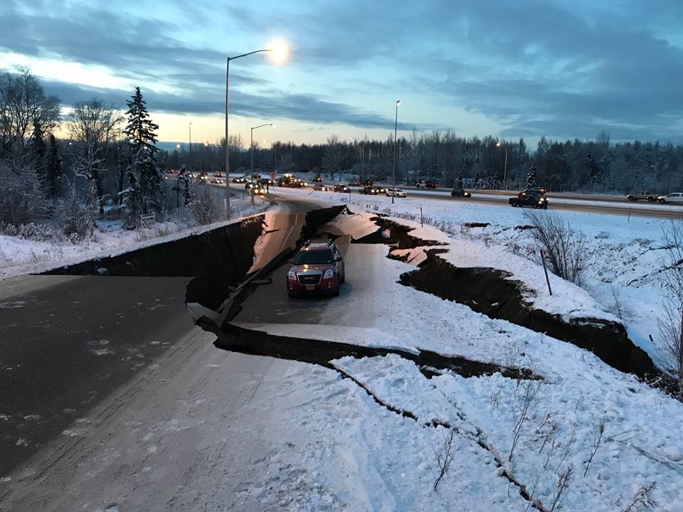 Сильное землетрясение произошло на Аляске