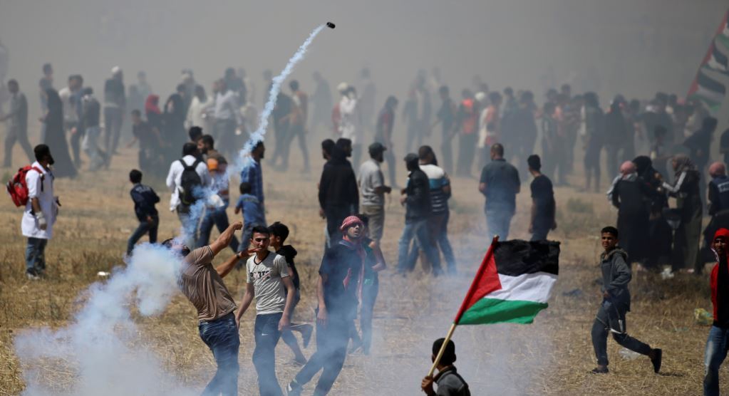 В секторе Газа протестующие призывают ХАМАС к новым ударам по Израилю