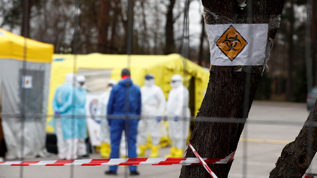 В Латвии вступает в силу режим чрезвычайного положения из-за коронавируса