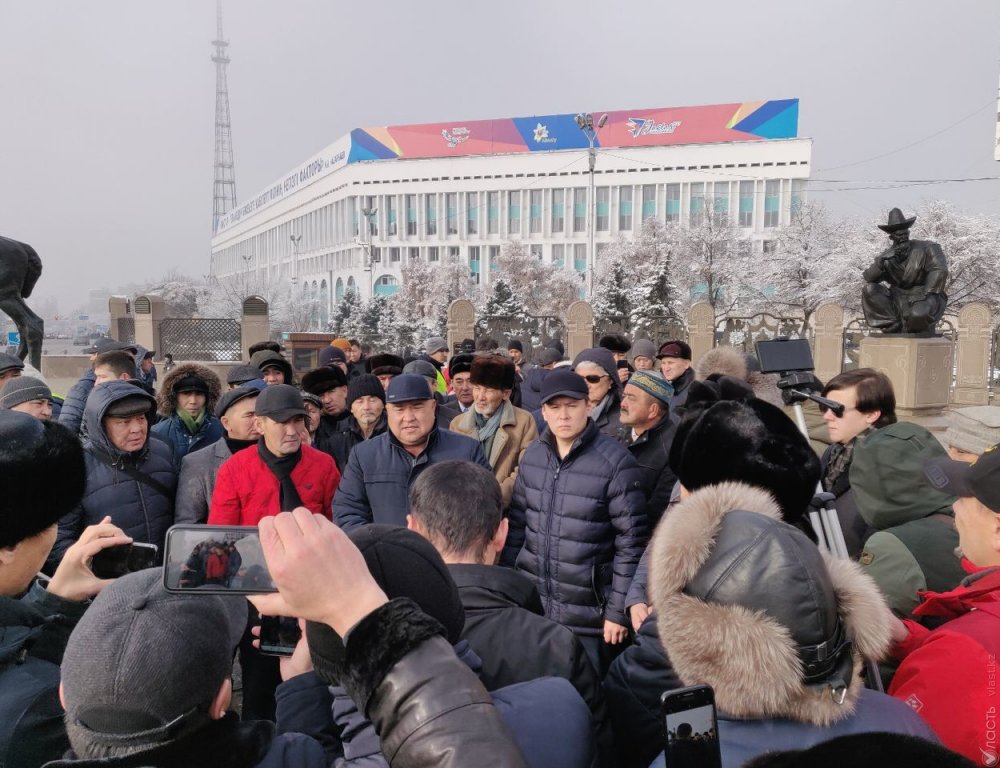 Сторонники арестованного активиста Мамая митингуют в центре Алматы