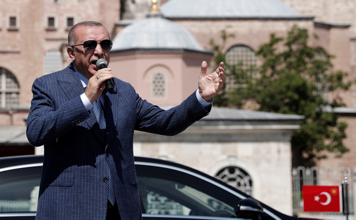 Президент Турции уволил главу Центробанка после резкого снижения курса нацвалюты