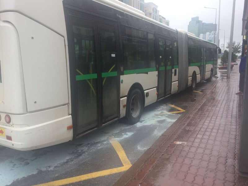В Астане у автобуса загорелись тормозные колодки 
