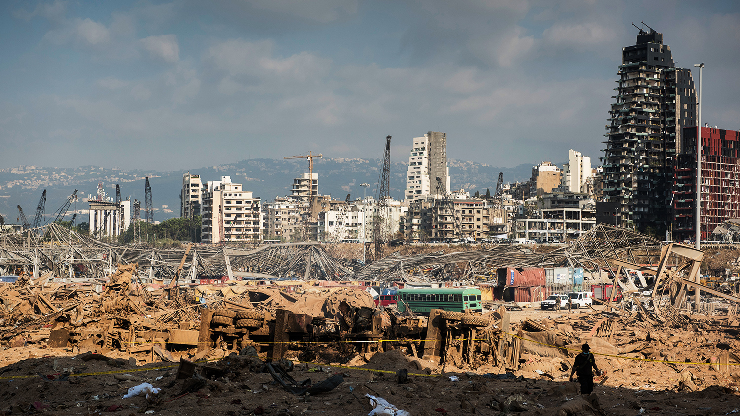 Президент Ливана оценил ущерб от взрыва в Бейруте в $15 млрд