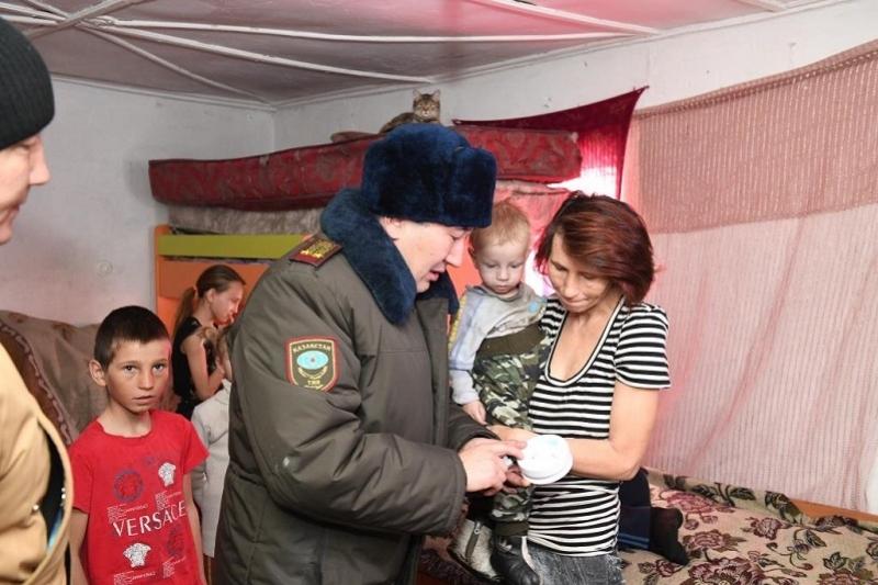 В Талдыкоргане многодетным семьям установили датчики угарного газа 