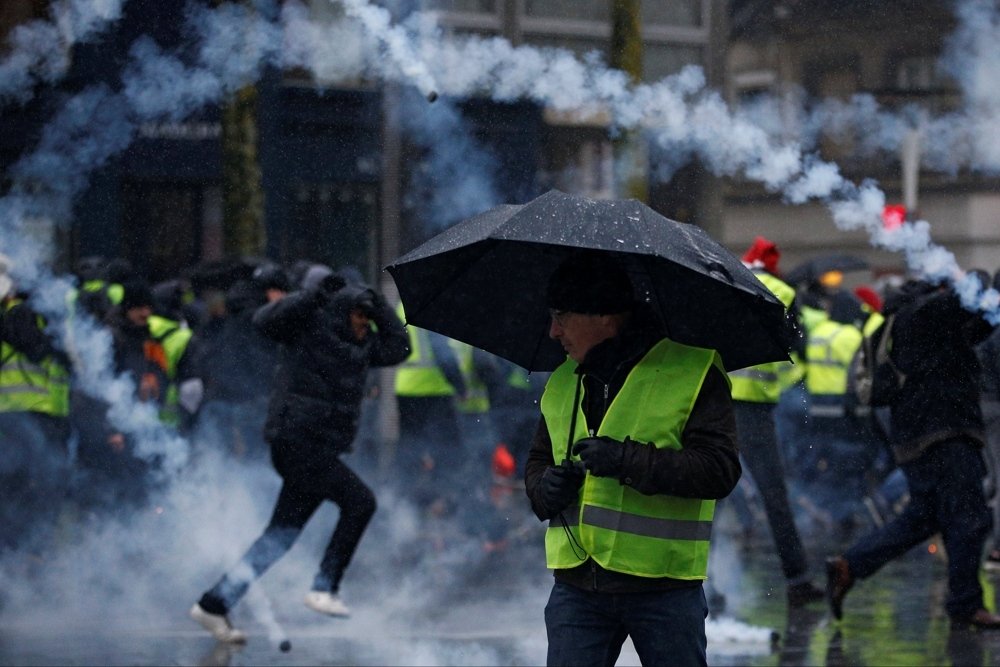 Акция "желтых жилетов" в Нанте и Лионе вылилась в столкновения с полицией