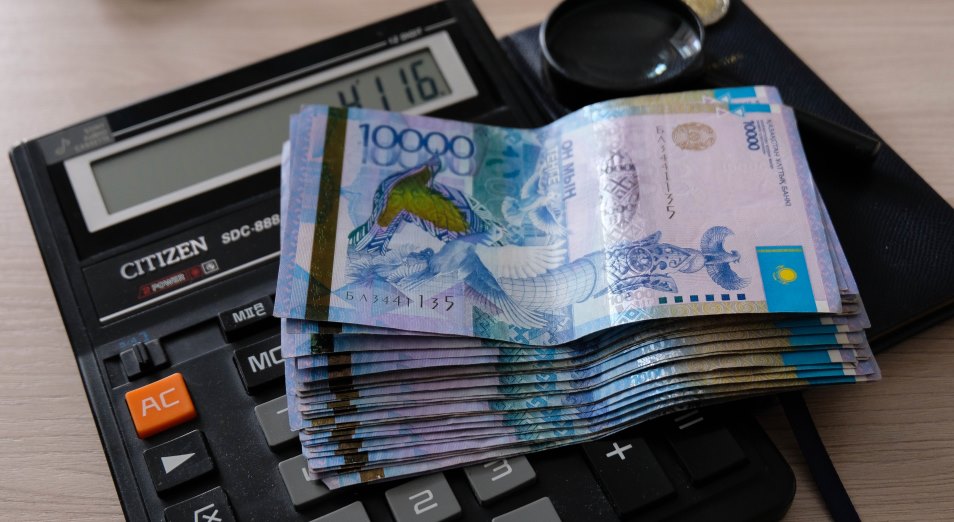Особенности оплаты труда в Казахстане: высокая должность не всегда означает высокую зарплату
