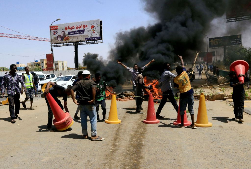 Во время разгона протестного лагеря в Хартуме в июне погибли более 80 человек 